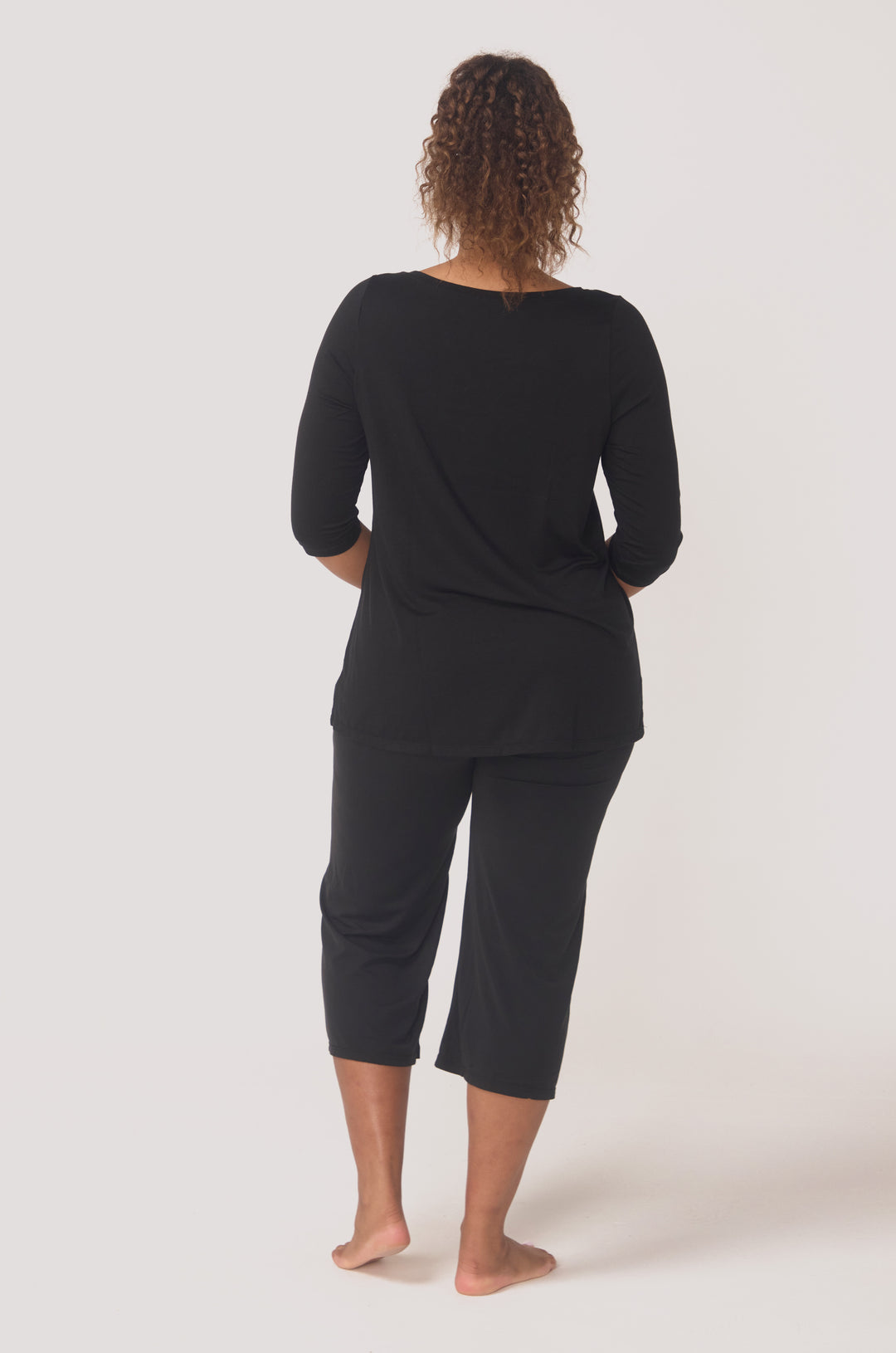 Hues Of The Sea BioLuxe™ capri flowy 3/4 pant, Black, Navy, Ocean.