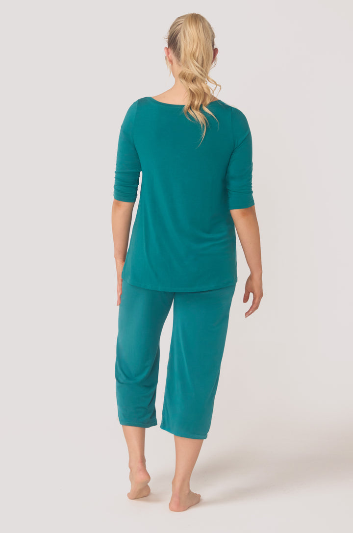 Hues Of The Sea BioLuxe™ capri flowy 3/4 pant, Black, Navy, Ocean.