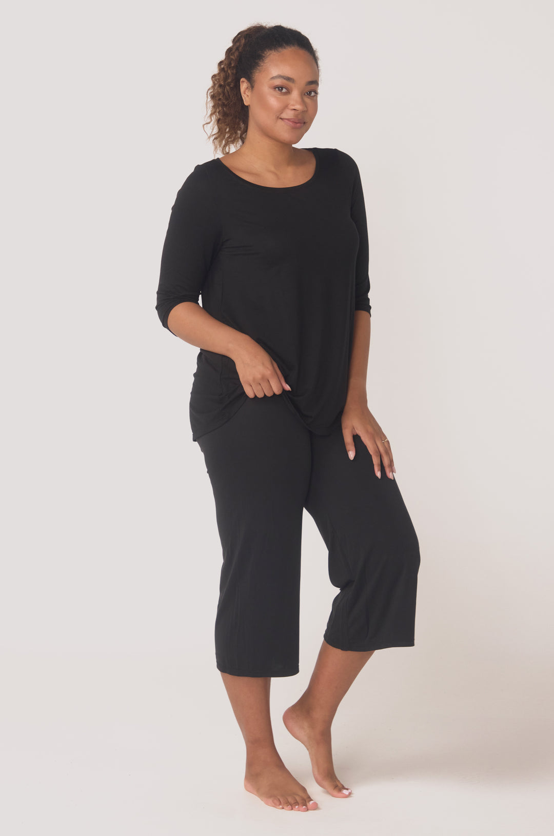 Hues Of The Sea BioLuxe™ capri flowy 3/4 pant, Black, Navy, Ocean.