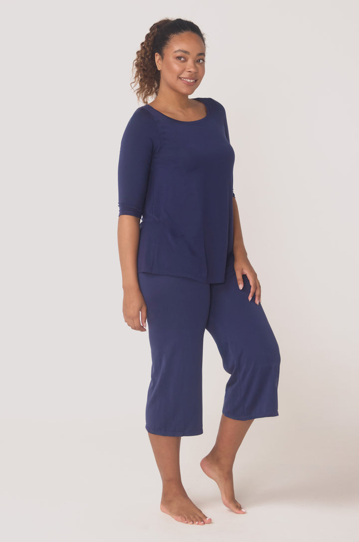 Hues Of The Sea BioLuxe™ capri flowy 3/4 pant, Black, Navy, Ocean.