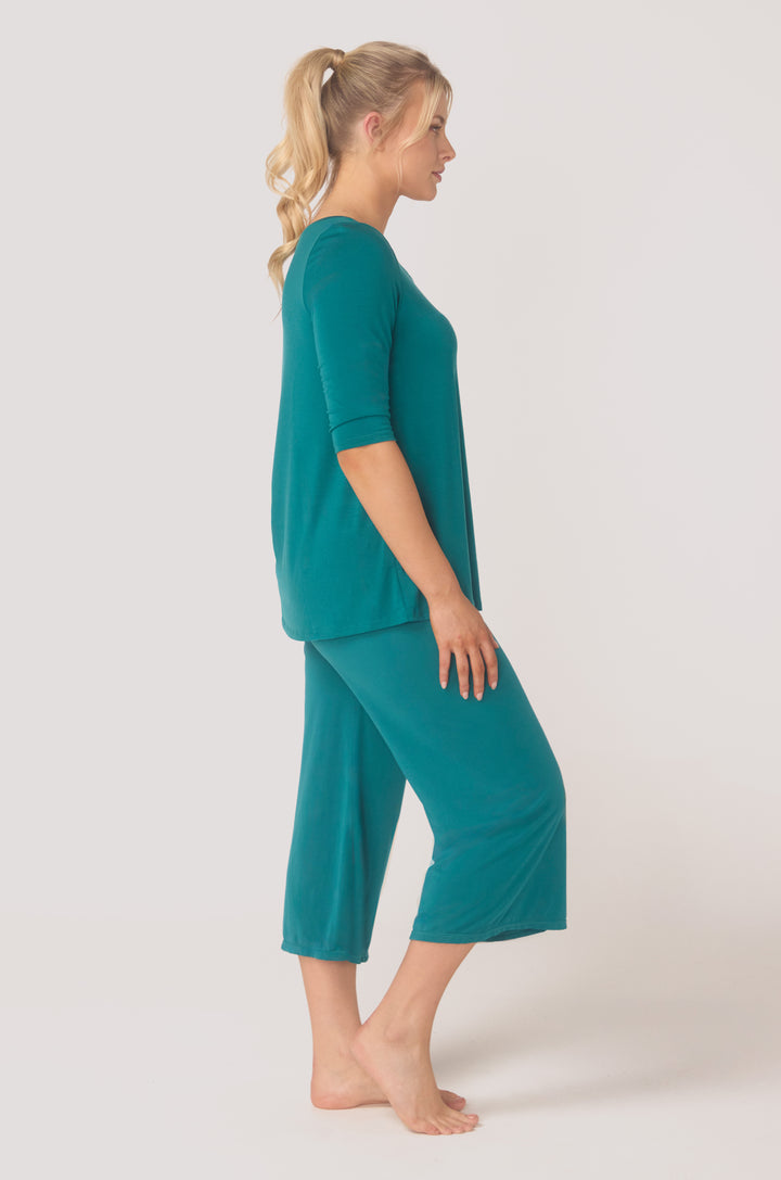 Hues Of The Sea BioLuxe™ capri flowy 3/4 pant, Black, Navy, Ocean.